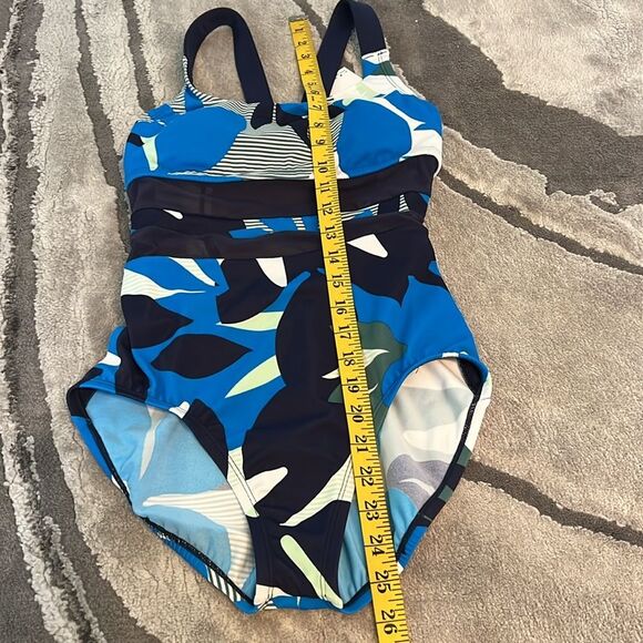 NIKE Women's Mesh Floral Print V-Back One Piece Swimsuit - Picture 6 of 9